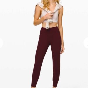 $98 Lululemon Align Jogger 28"
Garnet